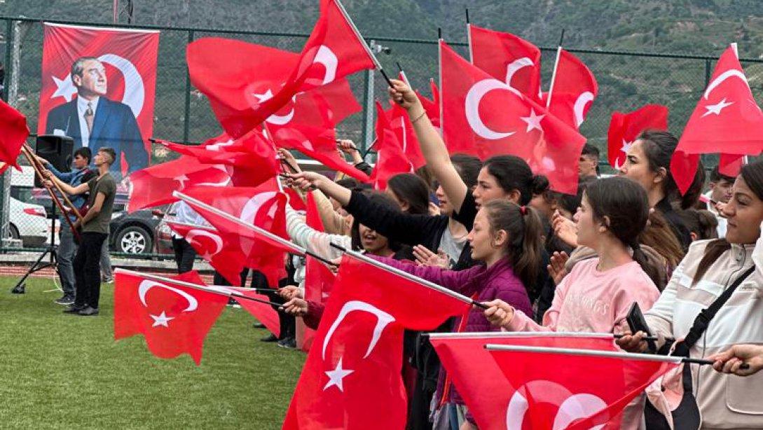Oğuzlar'da Atatürk'ü Anma, Gençlik ve Spor Bayramı Farkı
